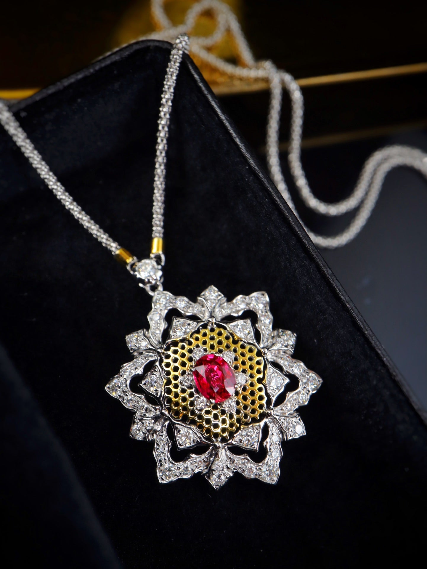 Italian Elegance Jewelry: Buccellati-Style Carved Gold Necklace with Pigeon's Blood Ruby