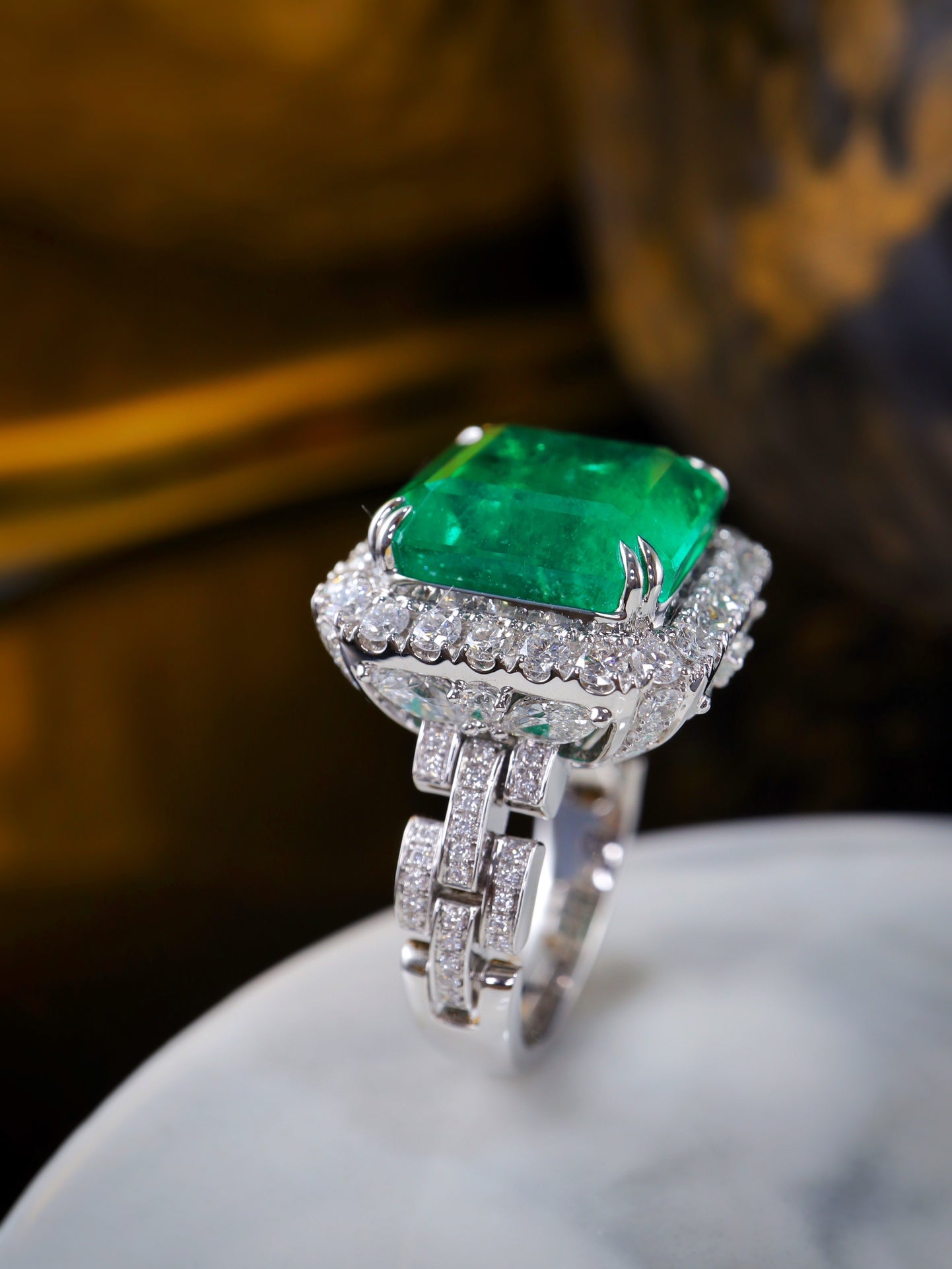 Emerald Ring Jewelry: High-Quality Vivid Green Collector's Piece