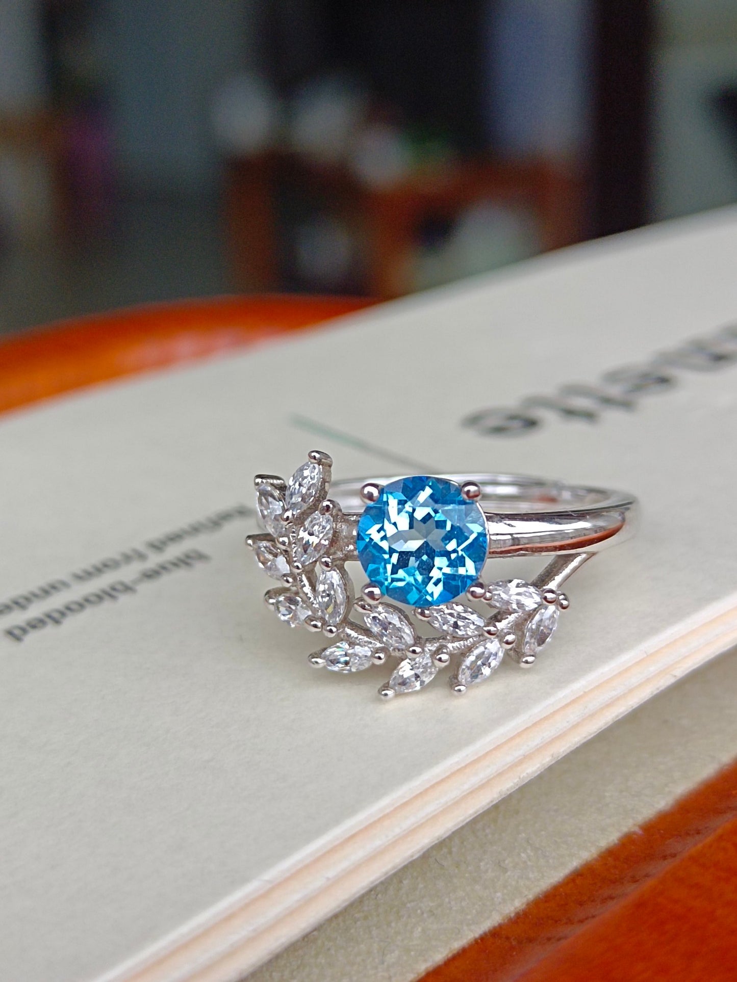 Cincin Topaz Asli dalam Biru Swiss - Ketukangan Barang Kemas Unik