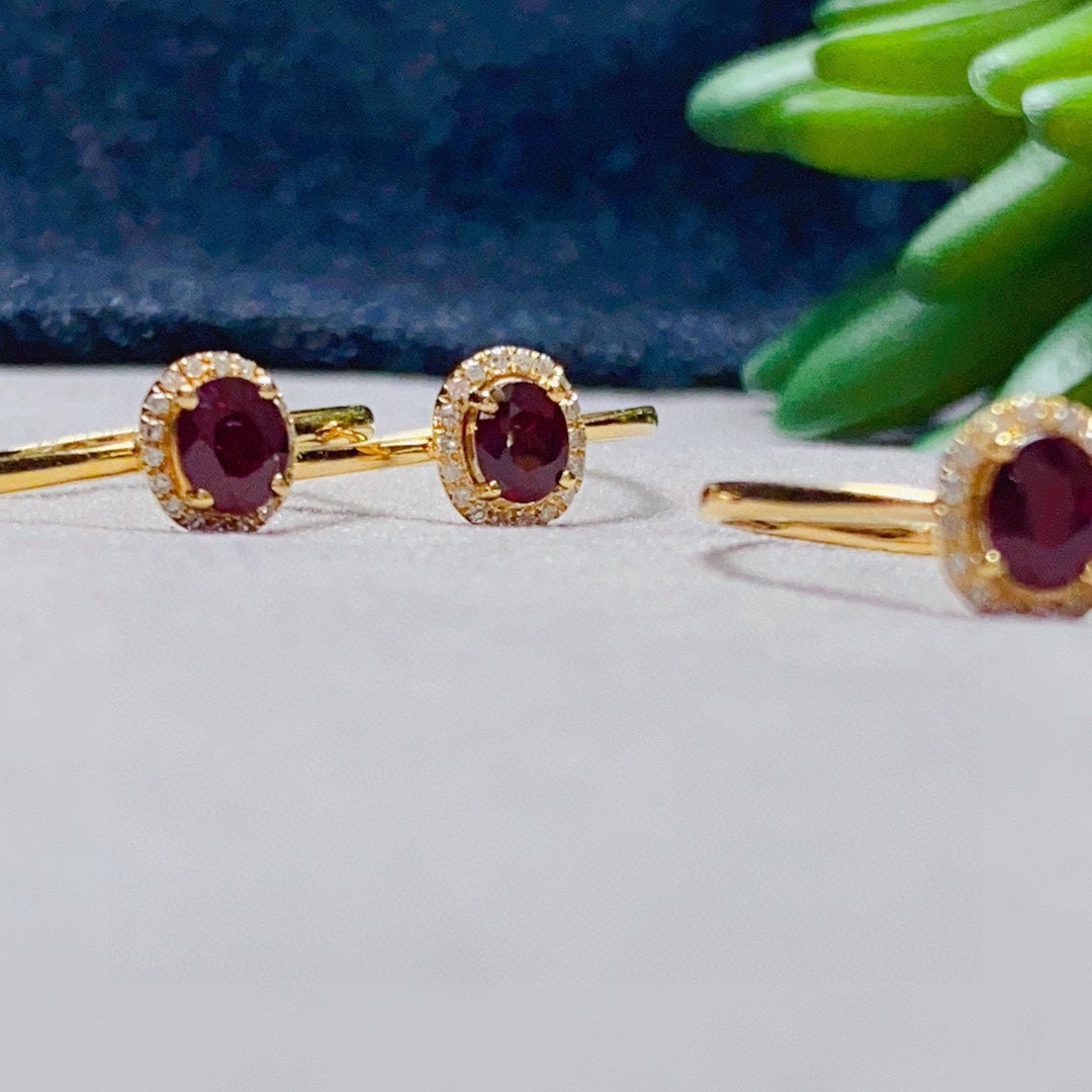 18K Gold Natural Ruby Ring - Elegant and Versatile Jewelry