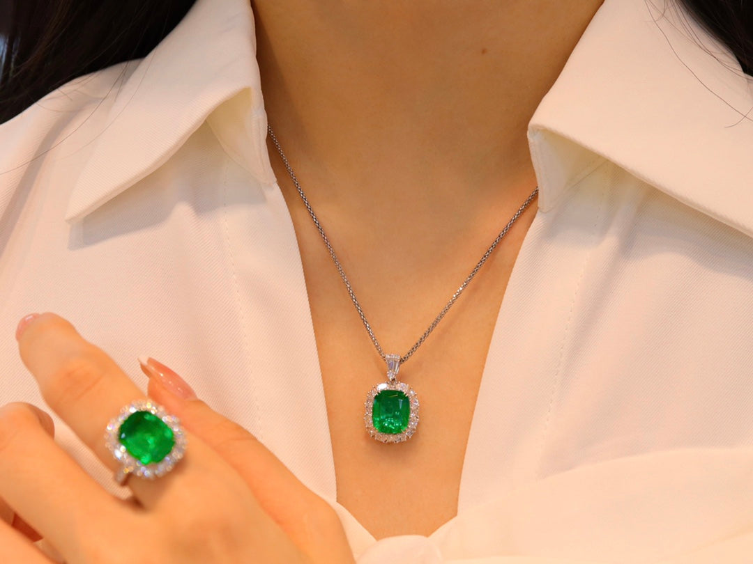 Emerald Pendant Jewelry: Exquisite Collection Piece with GIA Certificate