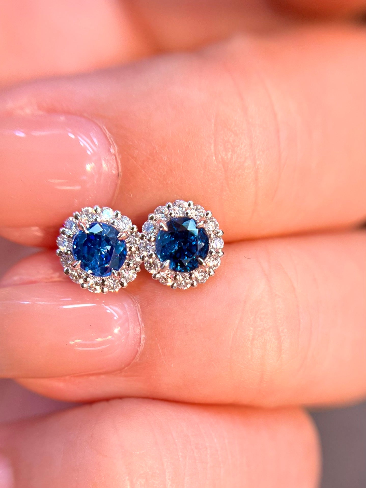 Elegant and Versatile 18k Gold Sapphire and Diamond Earrings - Jewelry