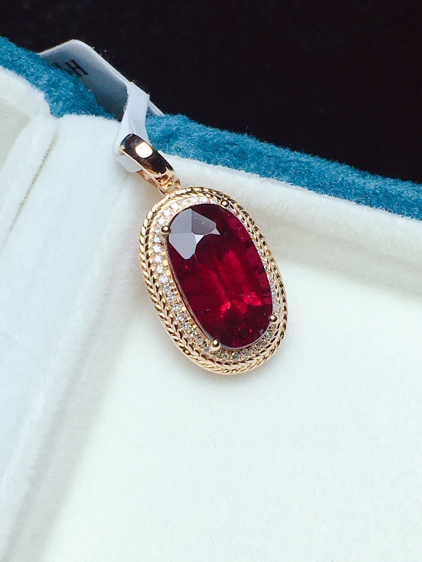 Natural Tourmaline Pendant Jewelry with 18K Gold and Diamond Embedding