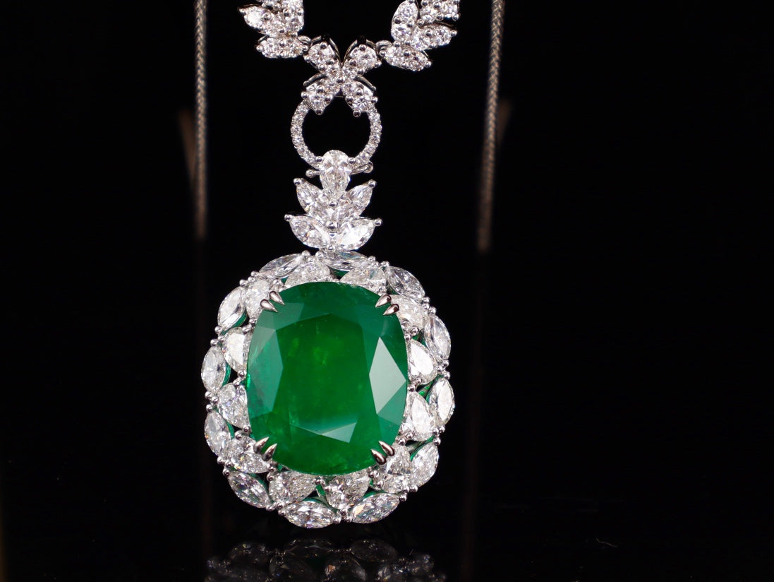 Emerald Pendant Jewelry - Luxurious and Magnificent Choice