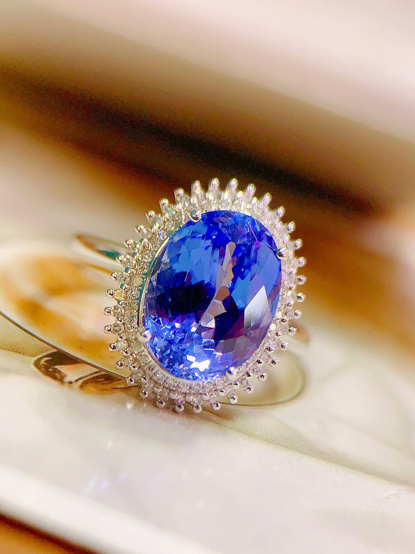 Exquisite Natural Tanzanite Ring in 18K Gold with Diamond Accents - Jewelry