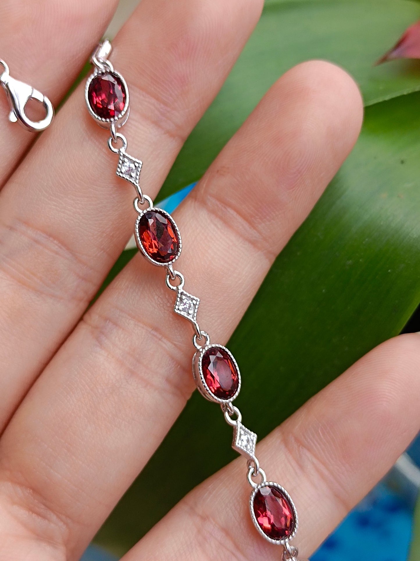 Gelang Batu Garnet Asli - Barang Kemas yang Elegan dan Bertenaga