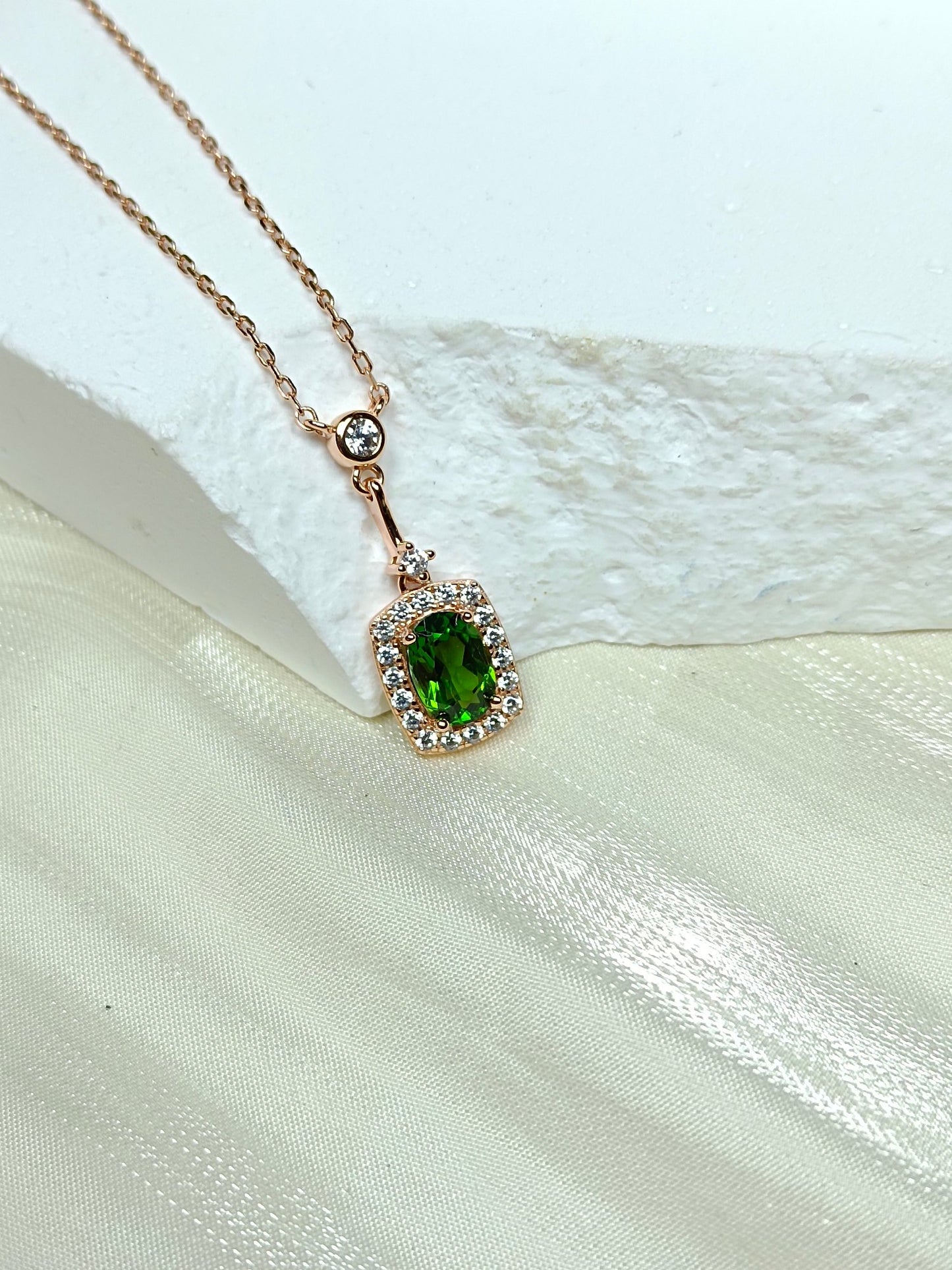 S925 Sterling Silver Embedded with Diopside Necklace - Vintage Green Gemstone Jewelry