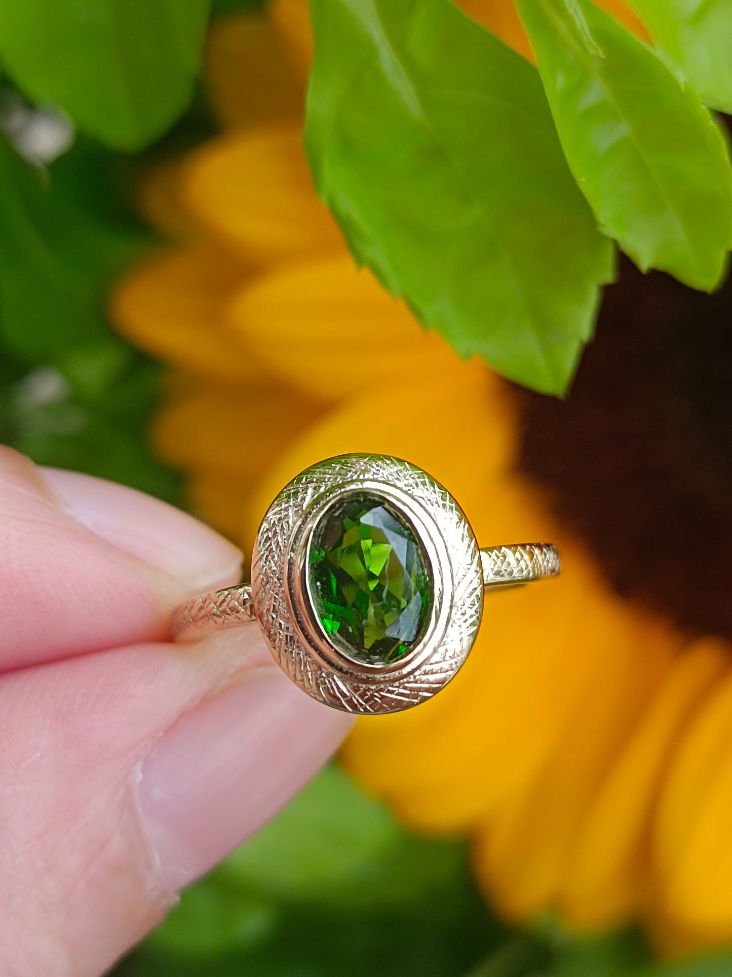 Exquisite Natural Diopside Ring - A Fusion of Gemstone and Buccellati Craftsmanship