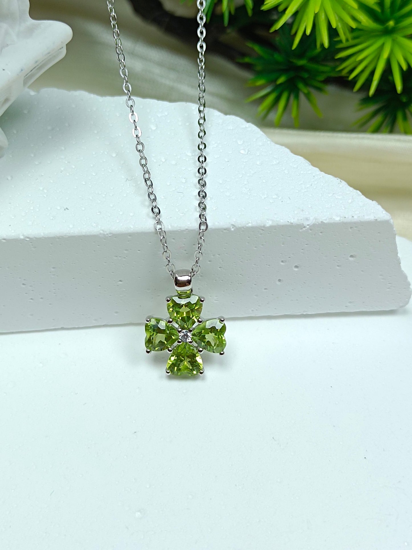 S925 Sterling Silver Peridot Heart Empat Daun Clover Loket Barang Kemas