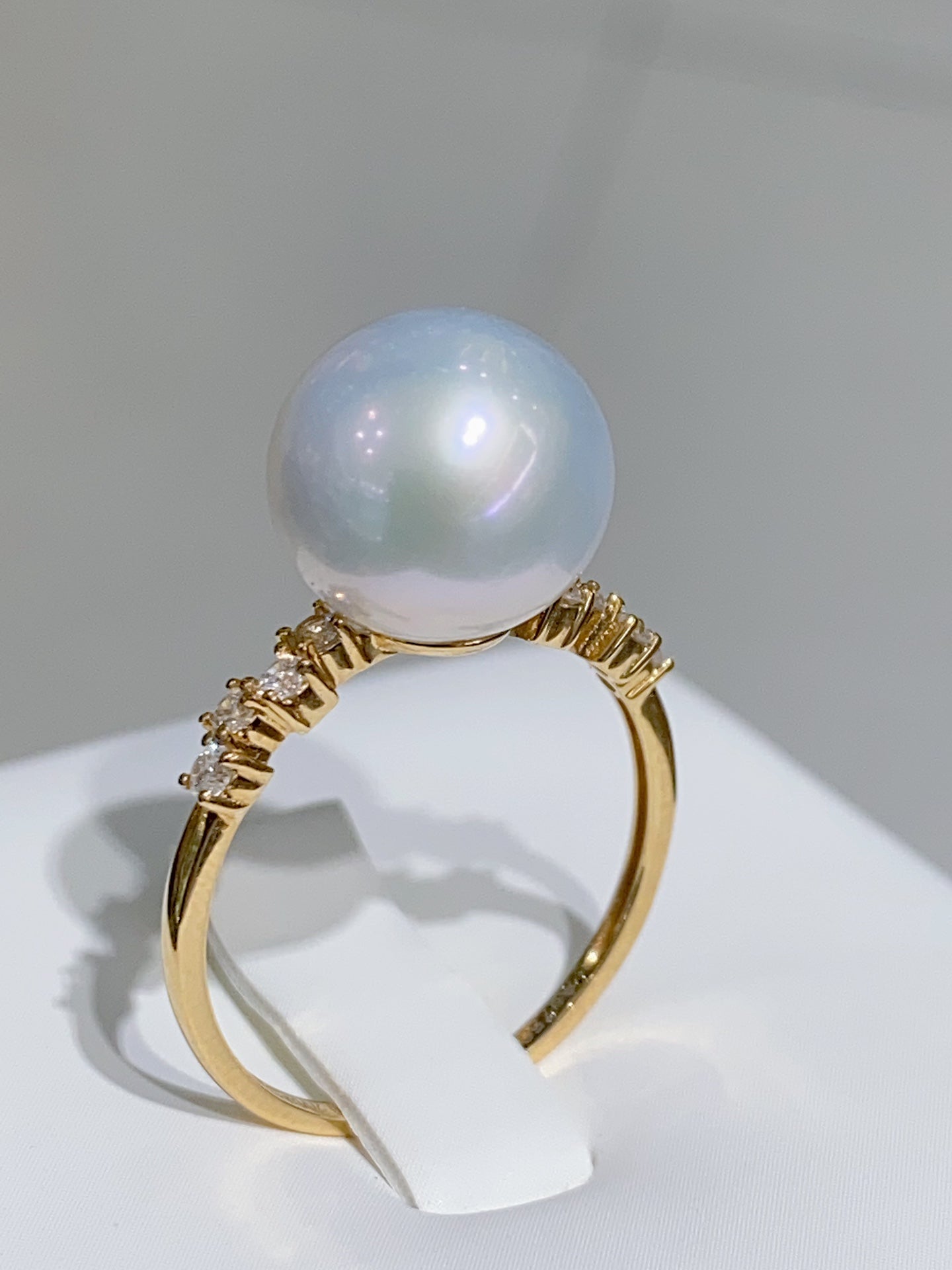 Elegant 18k Gold Diamond-Embedded Ring with 10-11mm Aurora Edison Pearl