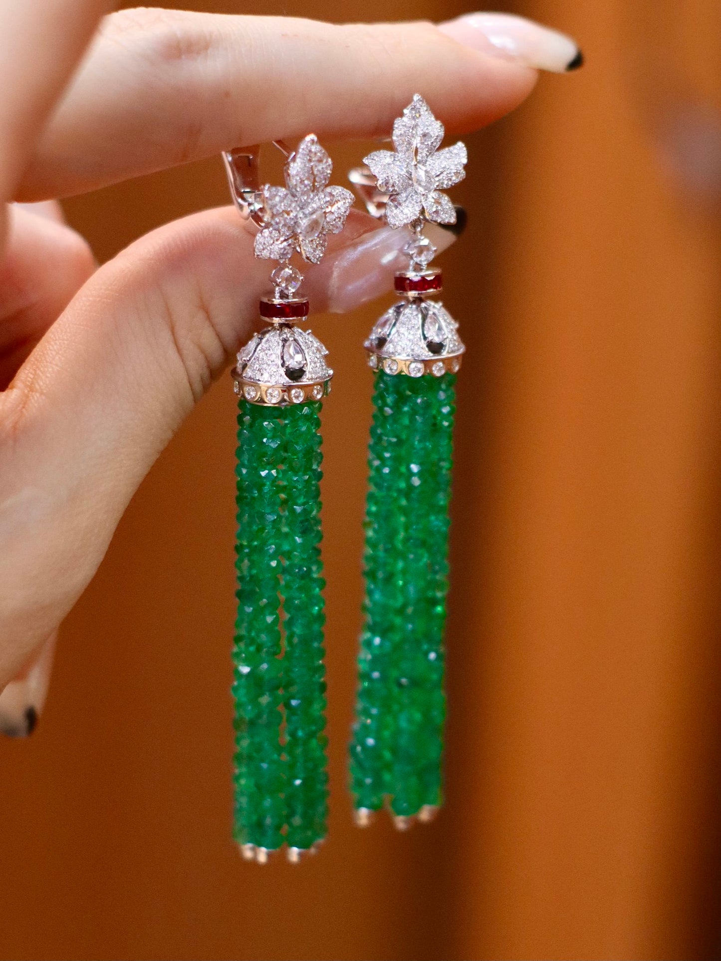 Emerald Elegance: Luxurious Emerald Dangle Earrings Jewelry