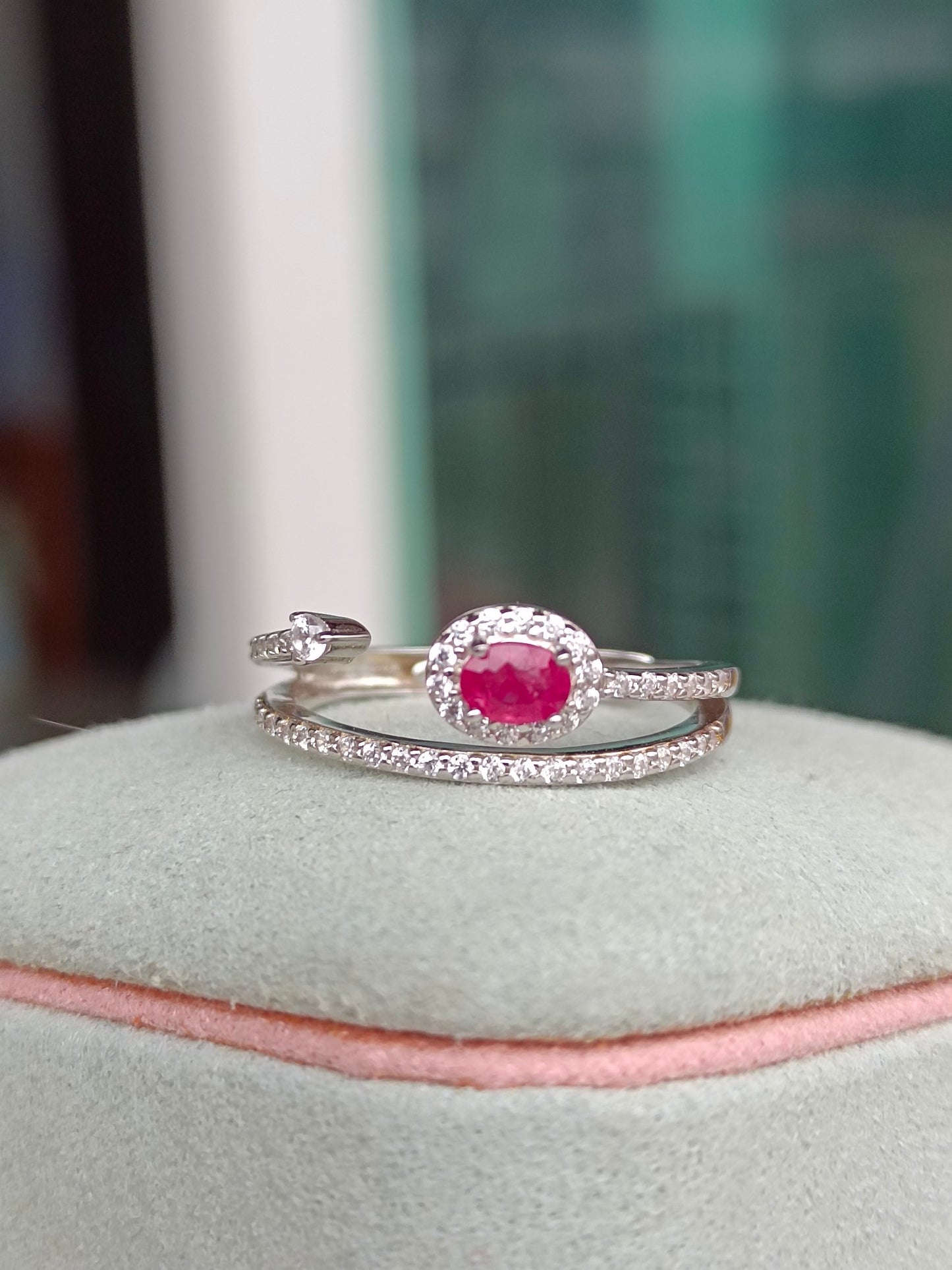 Cincin Ruby - Keanggunan yang Memikat dalam Barang Kemas