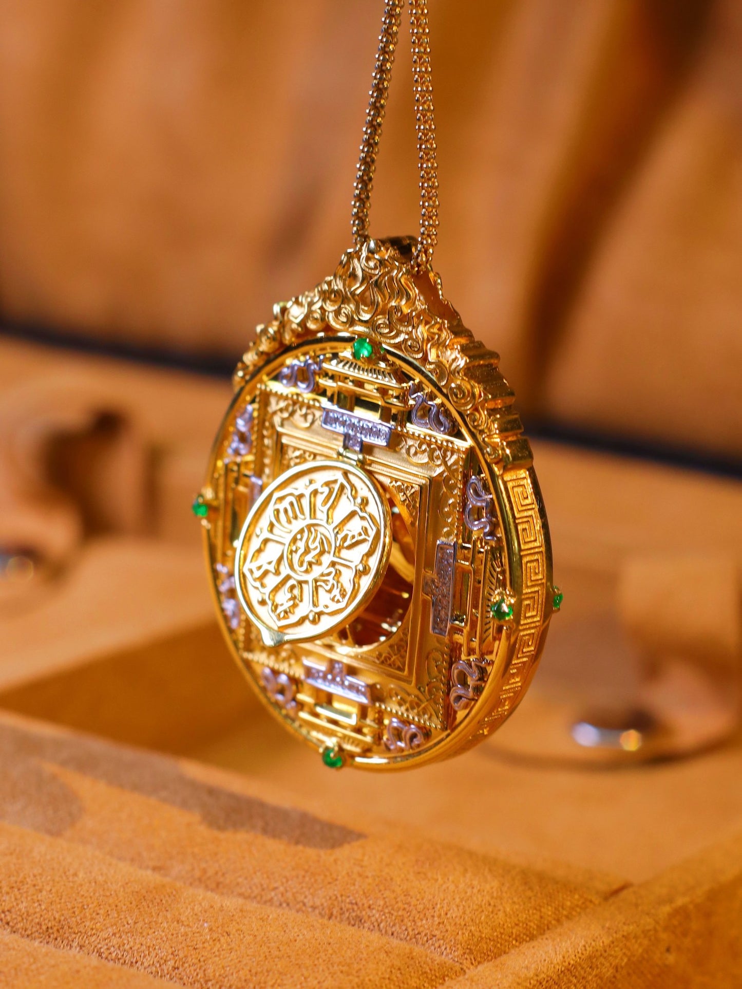 Grand Wish City Emerald Pagoda Gawu Pendant - A Fusion of Ancient Filigree Craft and Tibetan Elements in Jewelry