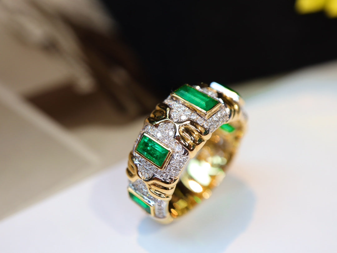 Vintage-Style Emerald Cluster Ring - Premium Jewelry Piece