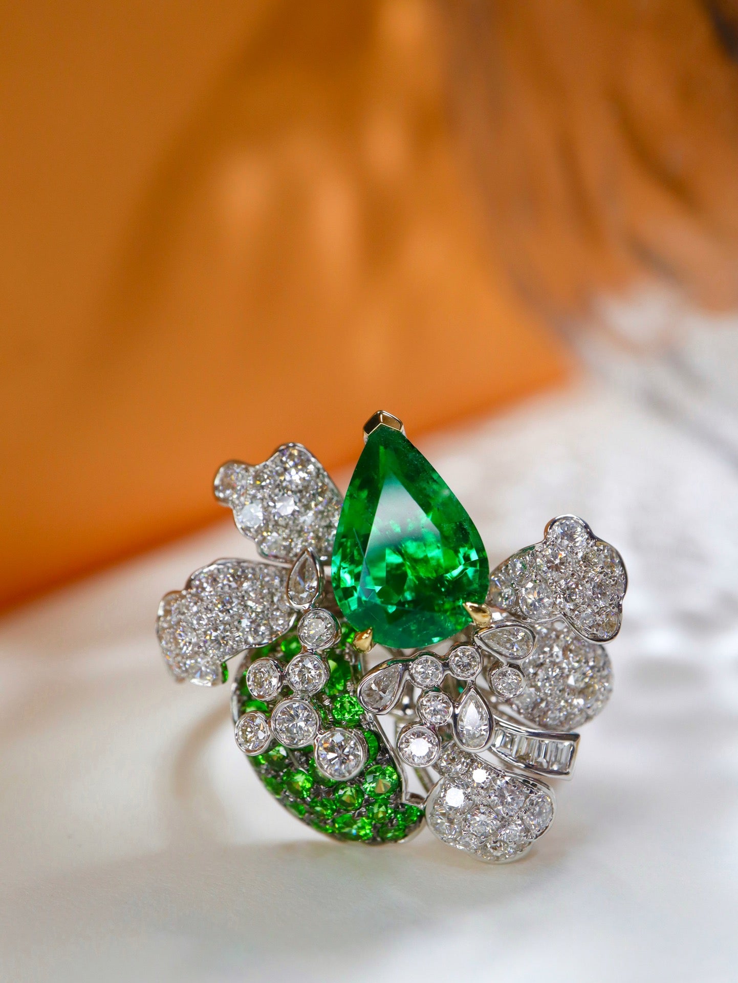 Emerald Flower Jewelry Design with Sparkling Diamonds