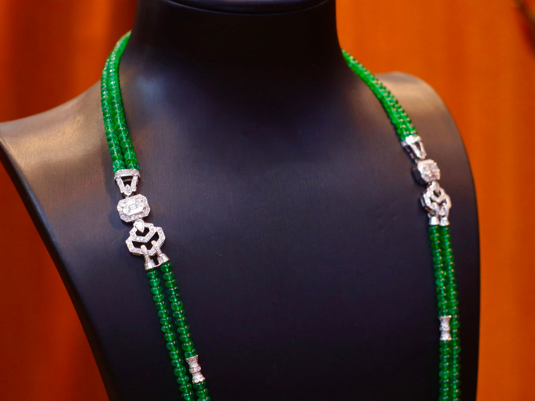 Emerald Green Jewelry Marvel: A Year-Round Elegance