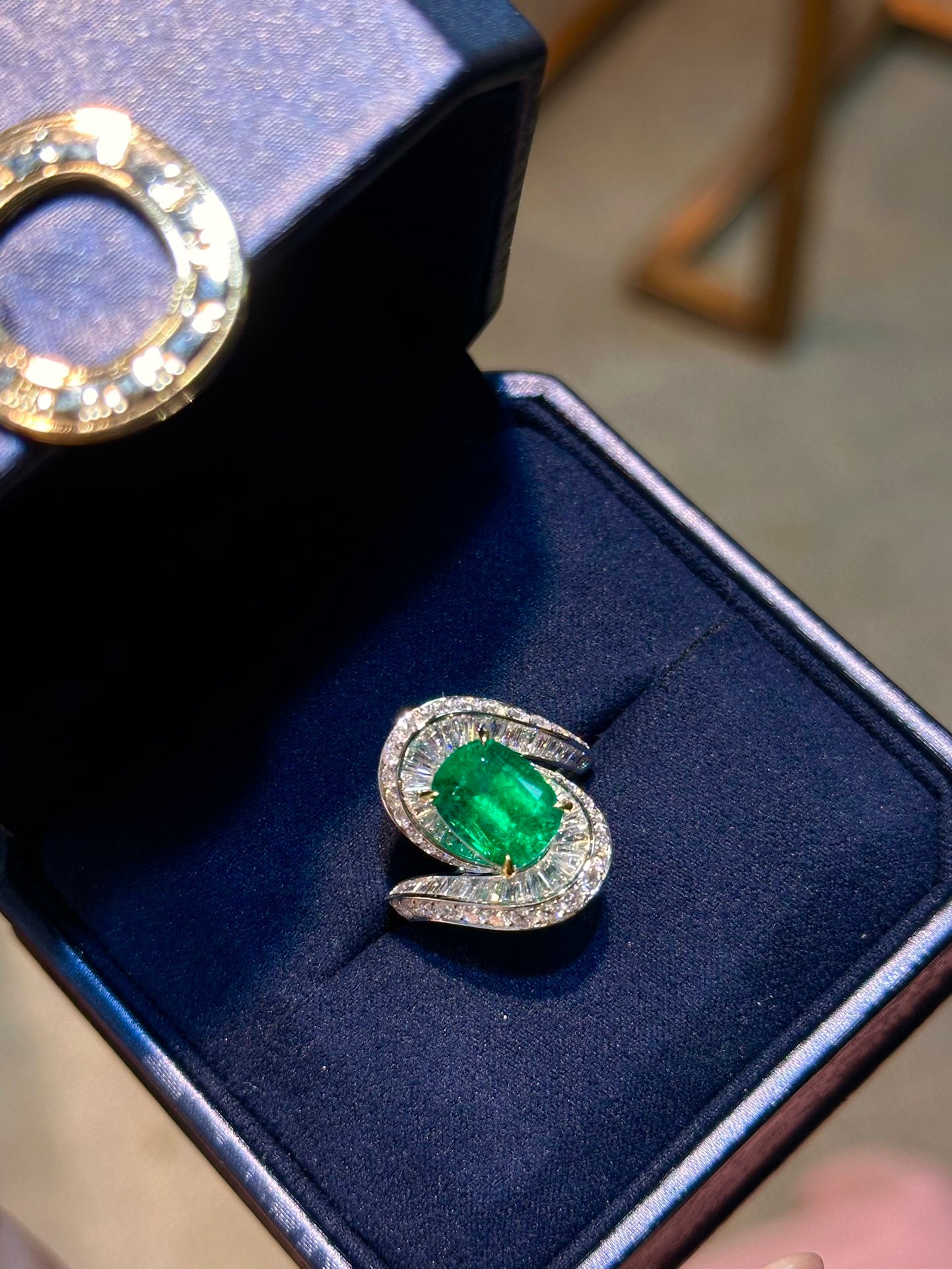 Luxurious Jewelry Piece: 2.115 Carat Diamond and 3.95 Carat Vivid Green Emerald Marvel