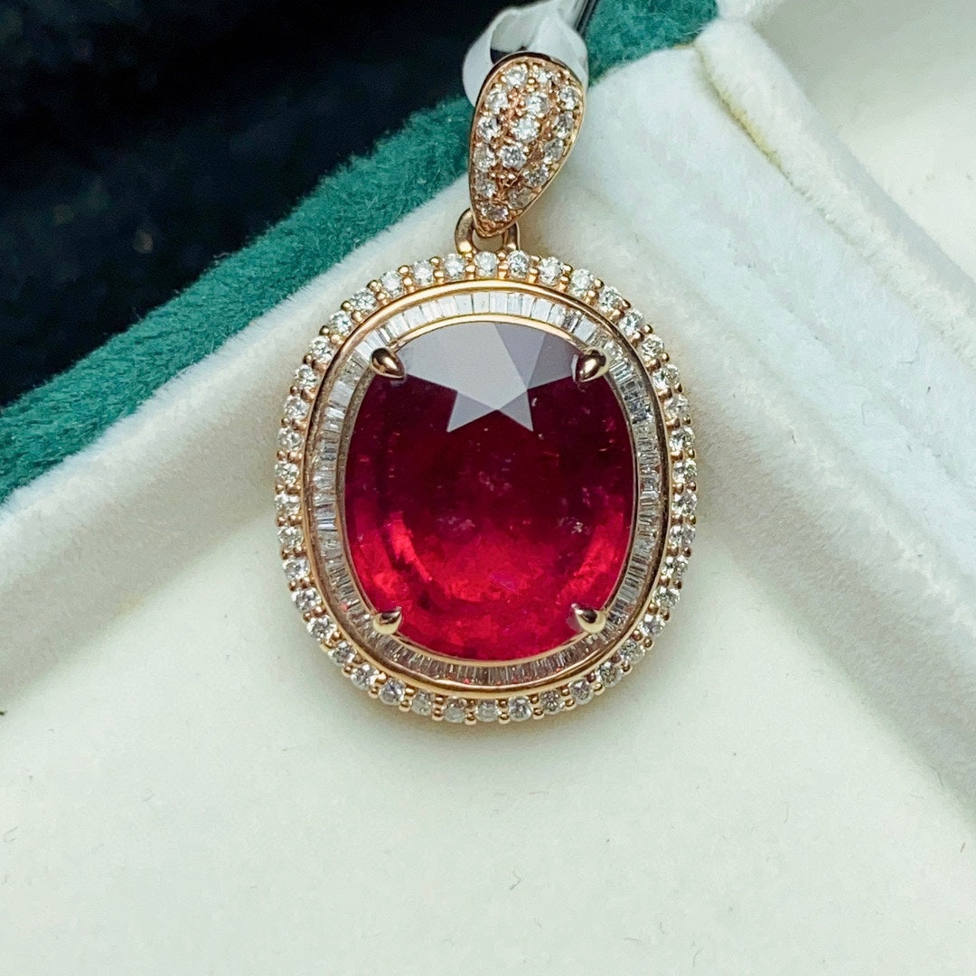 Natural Tourmaline Pendant Jewelry with 18K Gold and Diamond Embedding