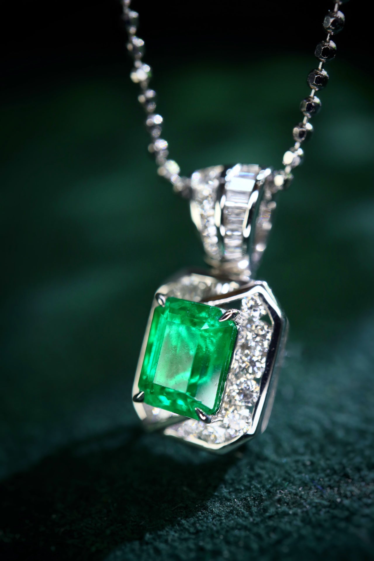 Panjshir Emerald Pendant - Premium Jewelry Collection