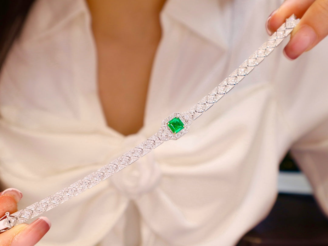 Emerald and Diamond Bracelet - Exquisite Jewelry Piece