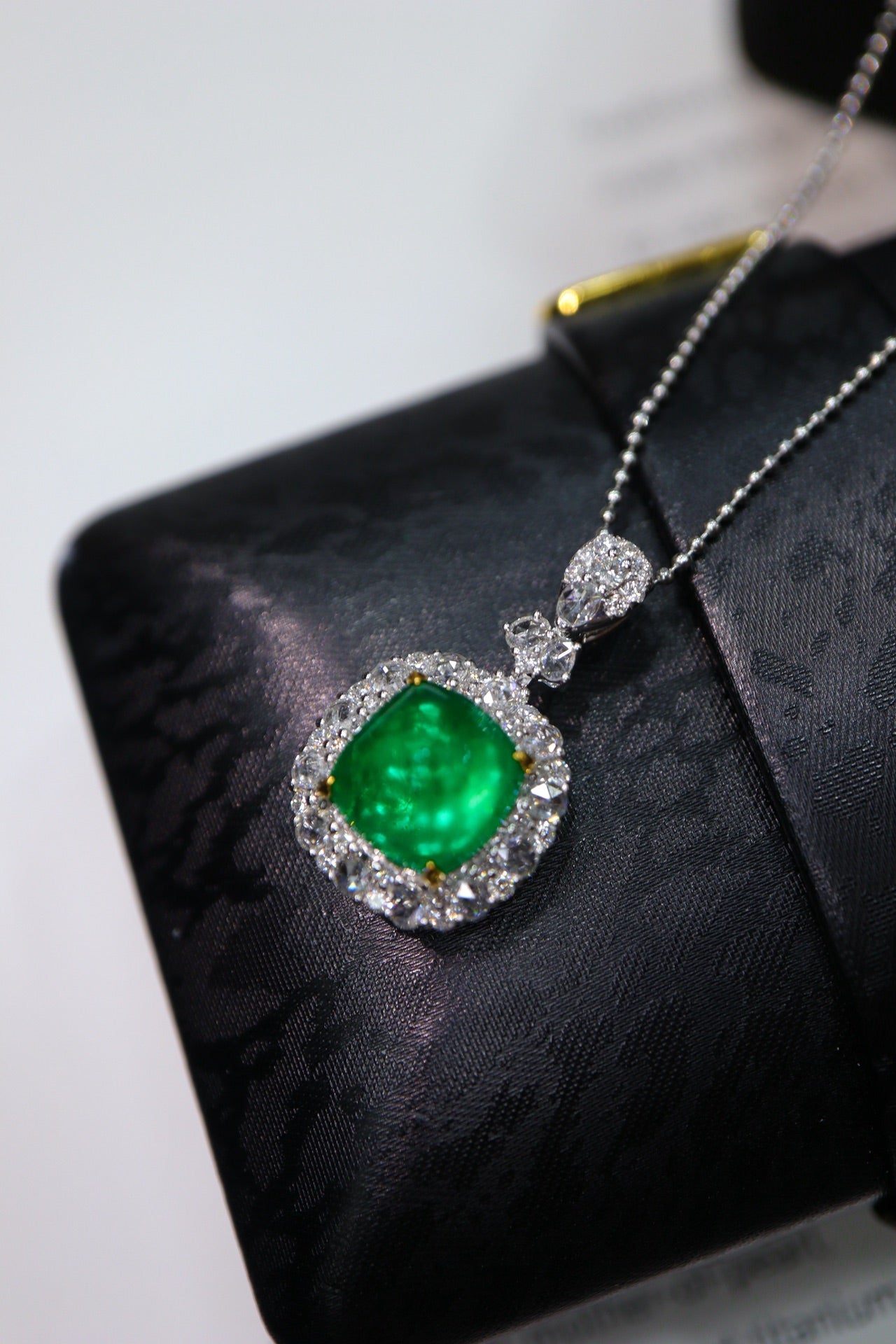 Luxurious Emerald Sugarloaf Pendant - Fine Jewelry Collection