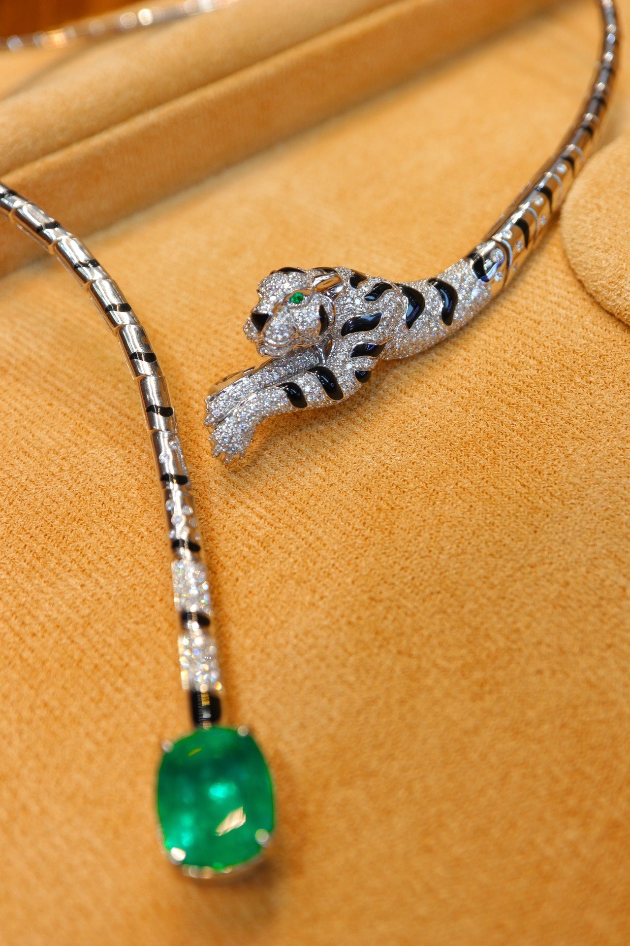 Majestic Leopard-Inspired Jewelry: A Timeless Classic