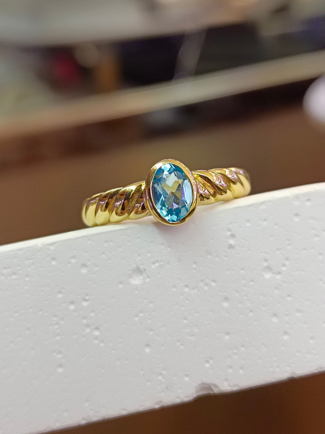 Natural Vintage Topaz Ring - Exquisite Jewelry for Elegant Taste