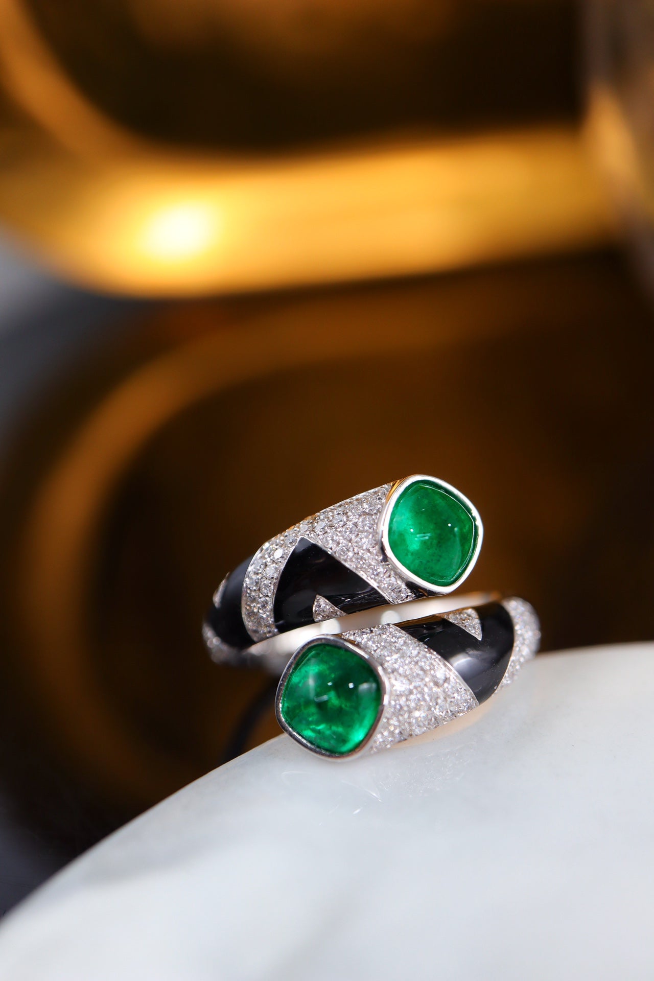 Artdeco Vintage Chic Light Luxury Emerald Sugar Tower Ring - Jewelry Gem