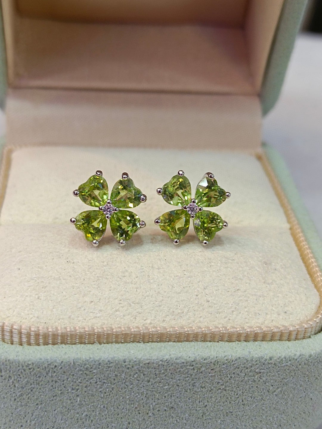 Natural Peridot Four-Leaf Clover Earrings - Exquisite Jewelry for Luck and Blessings