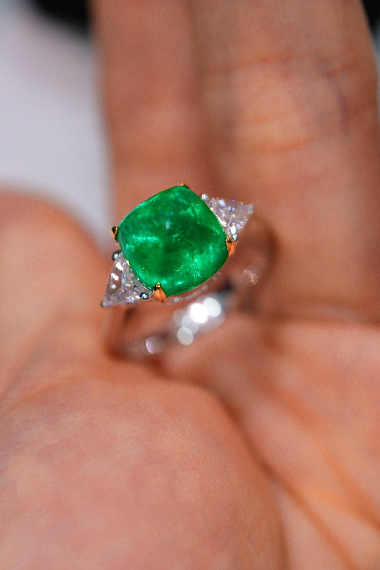 Emerald Sugarloaf Ring - Minimalist Three-Stone Jewelry Marvel