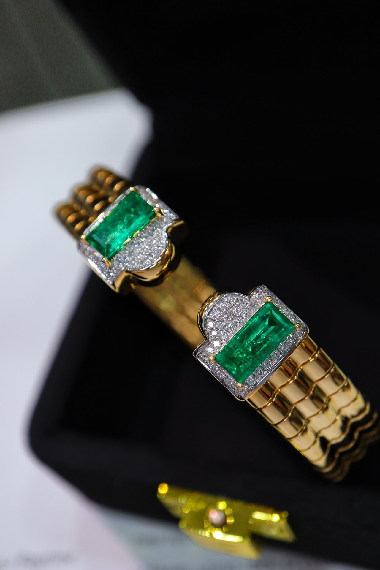 Exceptional Emerald Jewelry: Afghan Panjshir Vintage-Style Bracelet