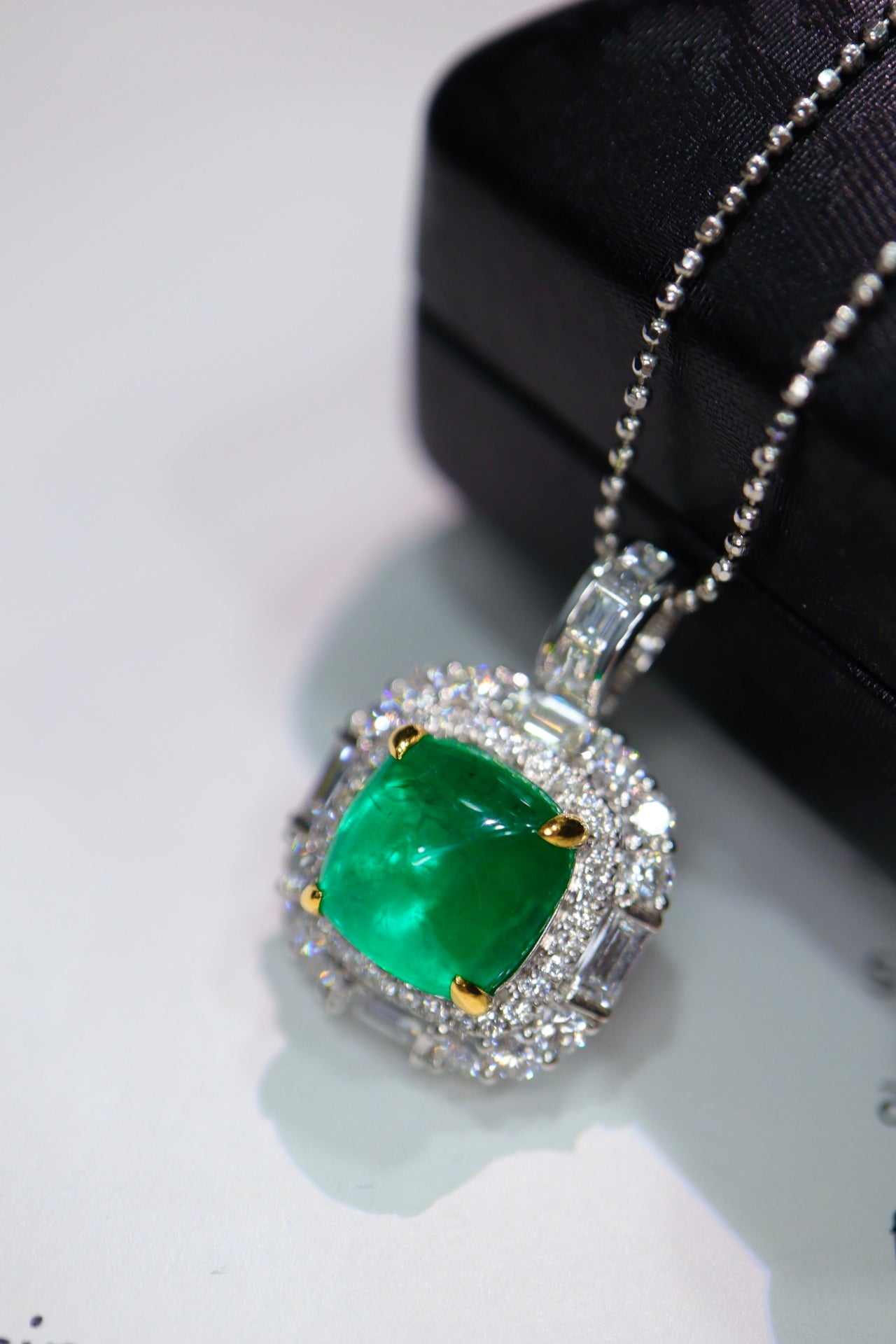 Sugarloaf Emerald Pendant: A Luxurious Jewelry Piece