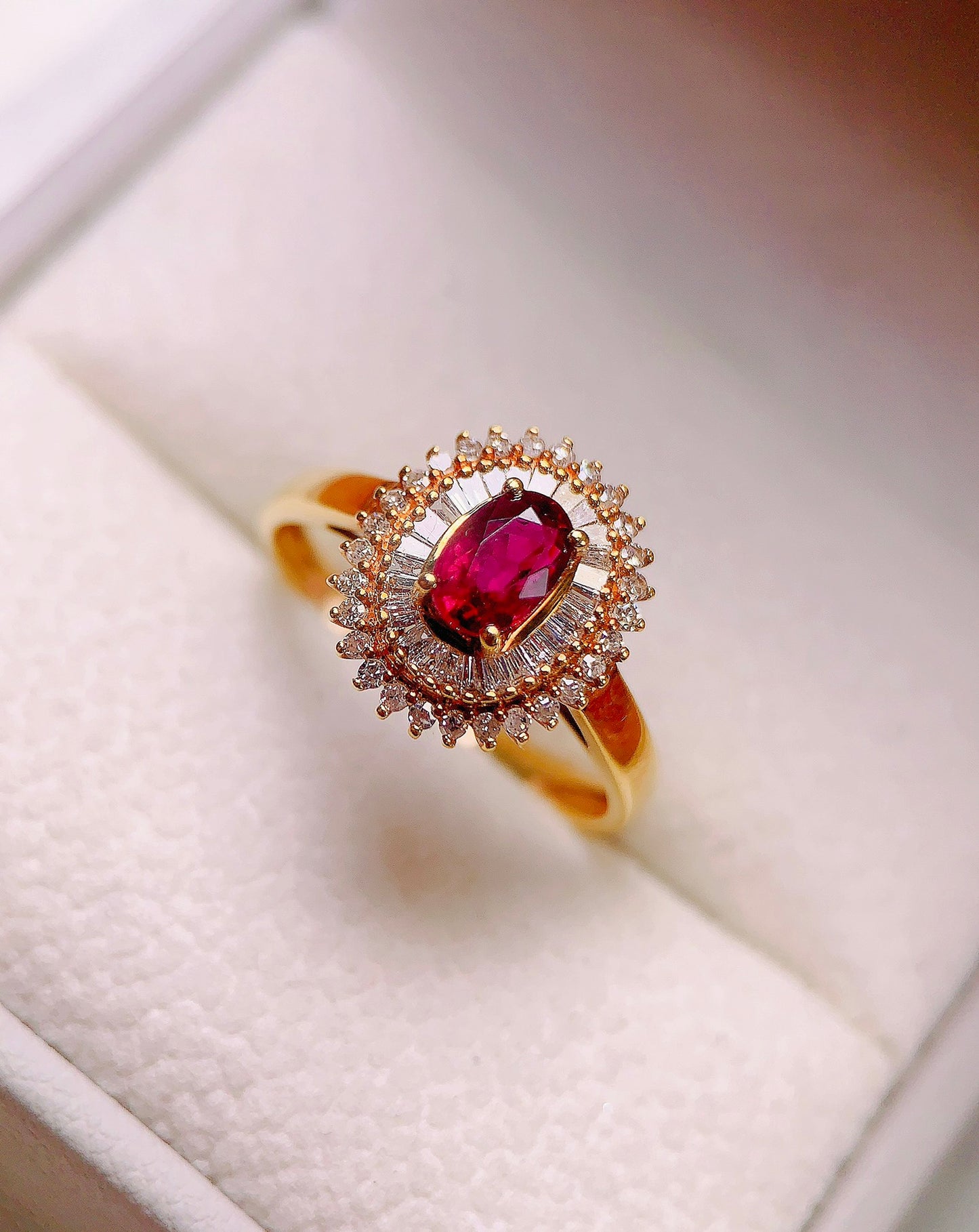 18K Gold Diamond and Ruby Ring - Classic Dai Fei Style Jewelry