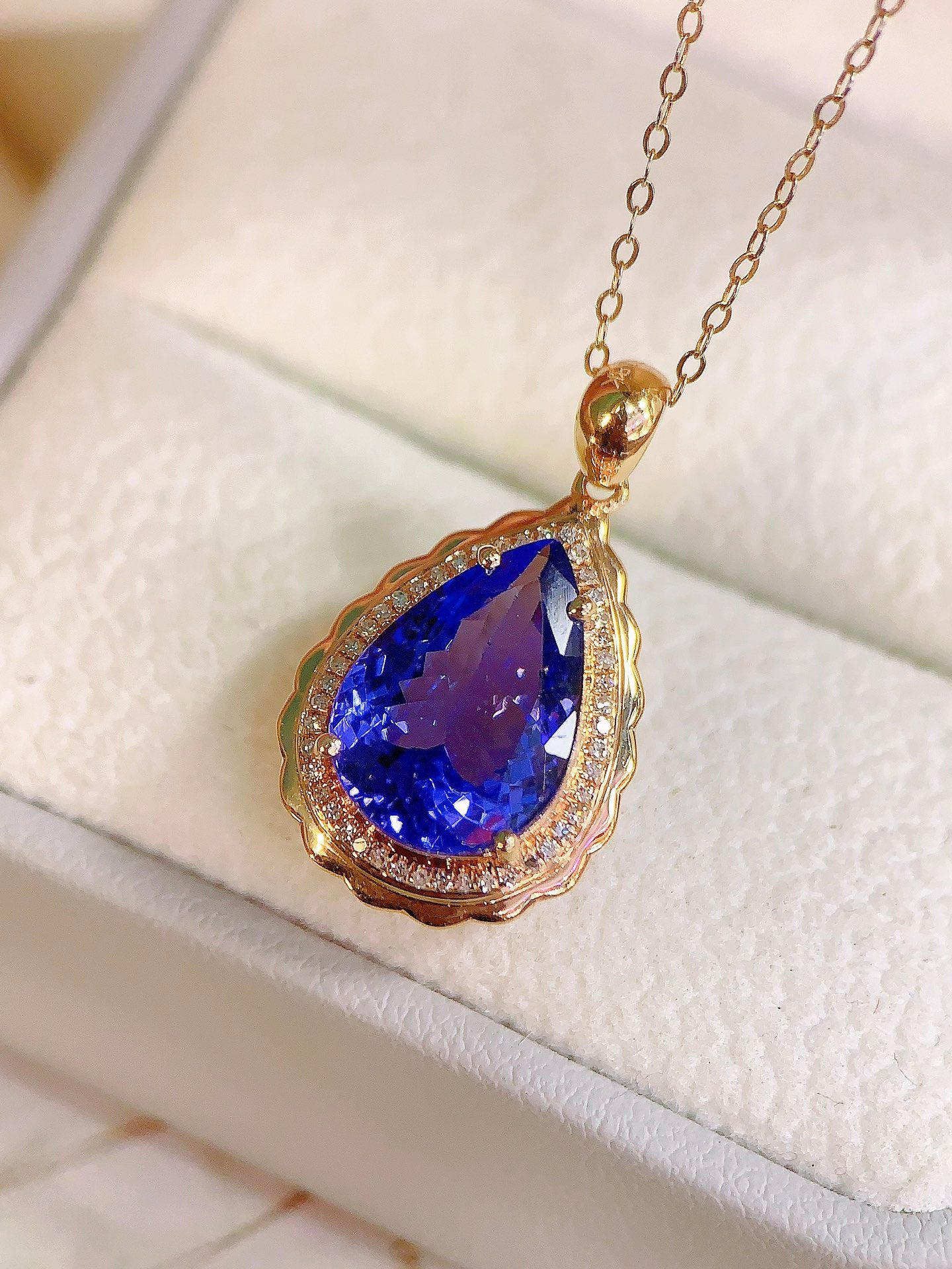 Enchanting Tanzanite Pendant - A Dreamy Jewelry Piece