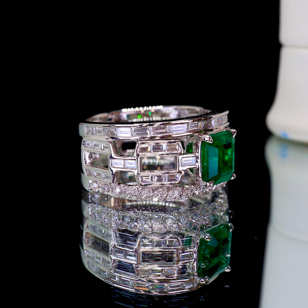 Exquisite 18K Gold and Diamond Embedded Emerald Jewelry