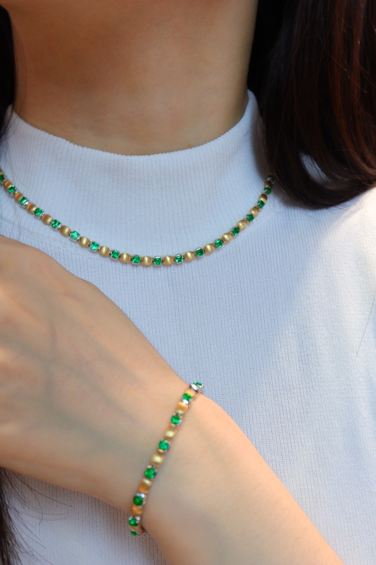 Chocker Fashion Suite Jewelry with Exceptional Emeralds