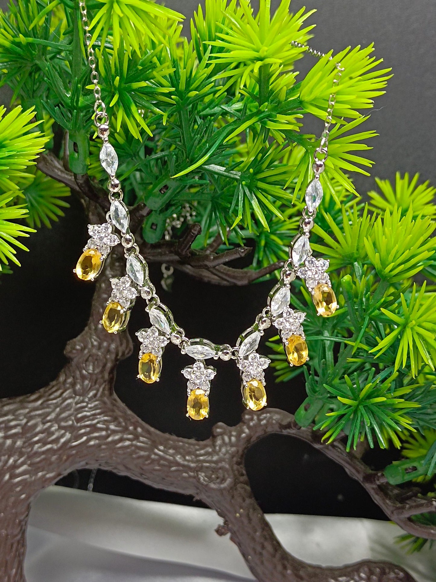 Luxurious S925 Silver Embedded Yellow Crystal Necklace Jewelry