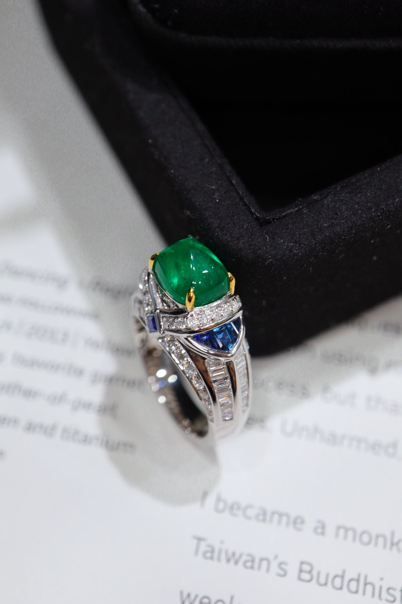 Artdeco Heavy Craftsmanship Sugarloaf Emerald 3.68ct Ring - Rare Large Carat Jewelry