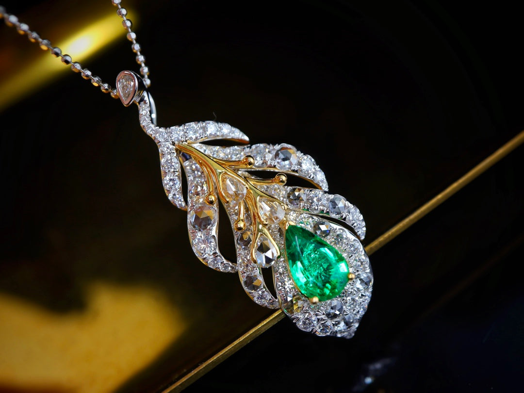 Exquisite Emerald Pendant Jewelry with Intricate Feather Design