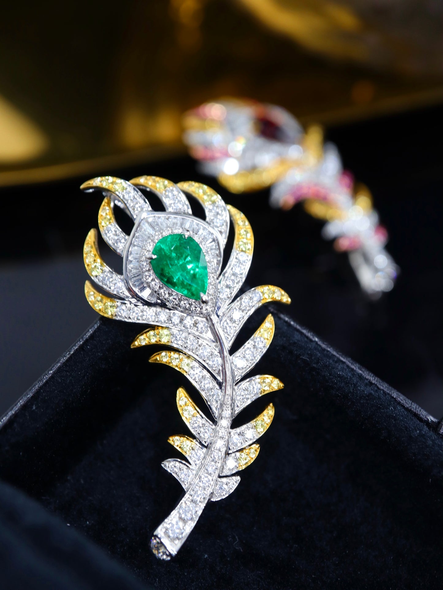 Emerald Feather High-End Brooch/Pendant Dual-Use Design Jewelry