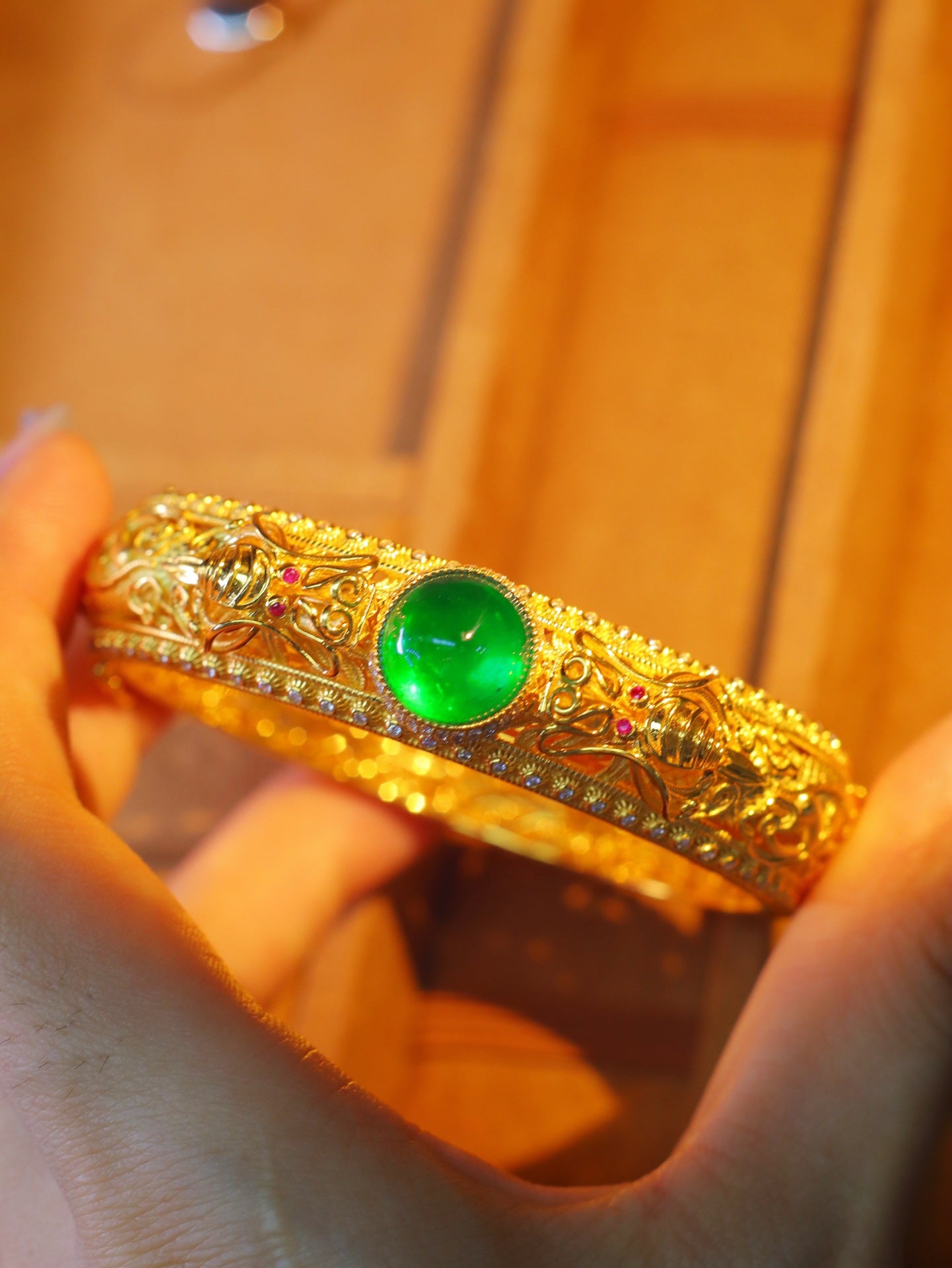 Dragon-Inspired Emerald Filigree Bracelet - Luxury Jewelry