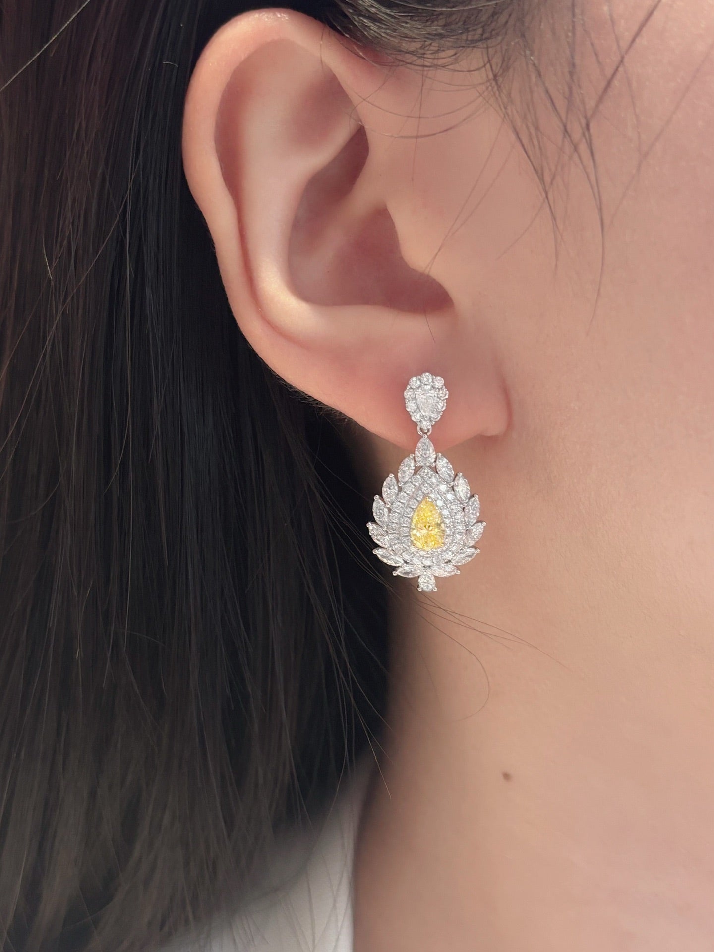 18K Emas Kuning Budaya Berlian Berbentuk Pear dan Anting-anting Marquise - Permata Barang Kemas