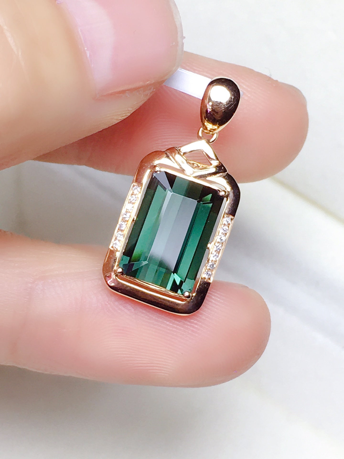 Natural Tourmaline Pendant with 18K Gold and Diamond Embedding - Exquisite Jewelry