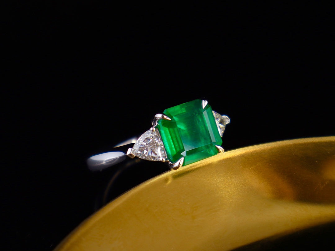 Bague émeraude - Chef-d’œuvre de bijoux vert vif