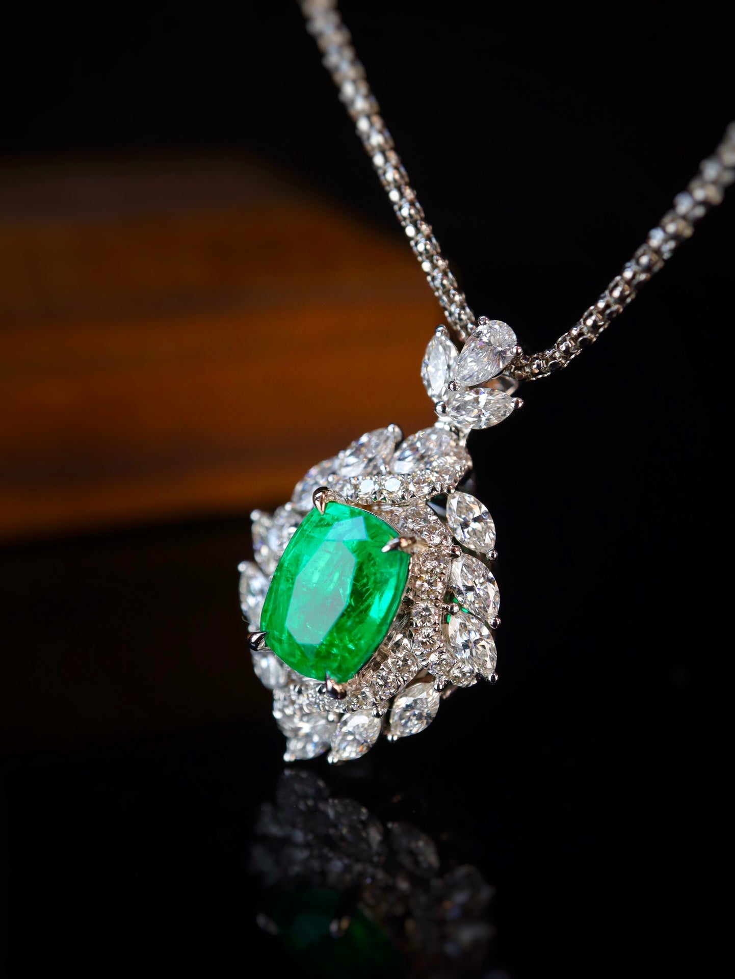 Emerald Pendant Jewelry: Afghan Panjshir 2.05ct High-Quality Gem