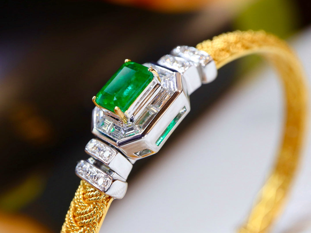 Handcrafted Jewelry Marvel: 18k Gold & Diamond Embedded, Top-Grade Waton Green Stone