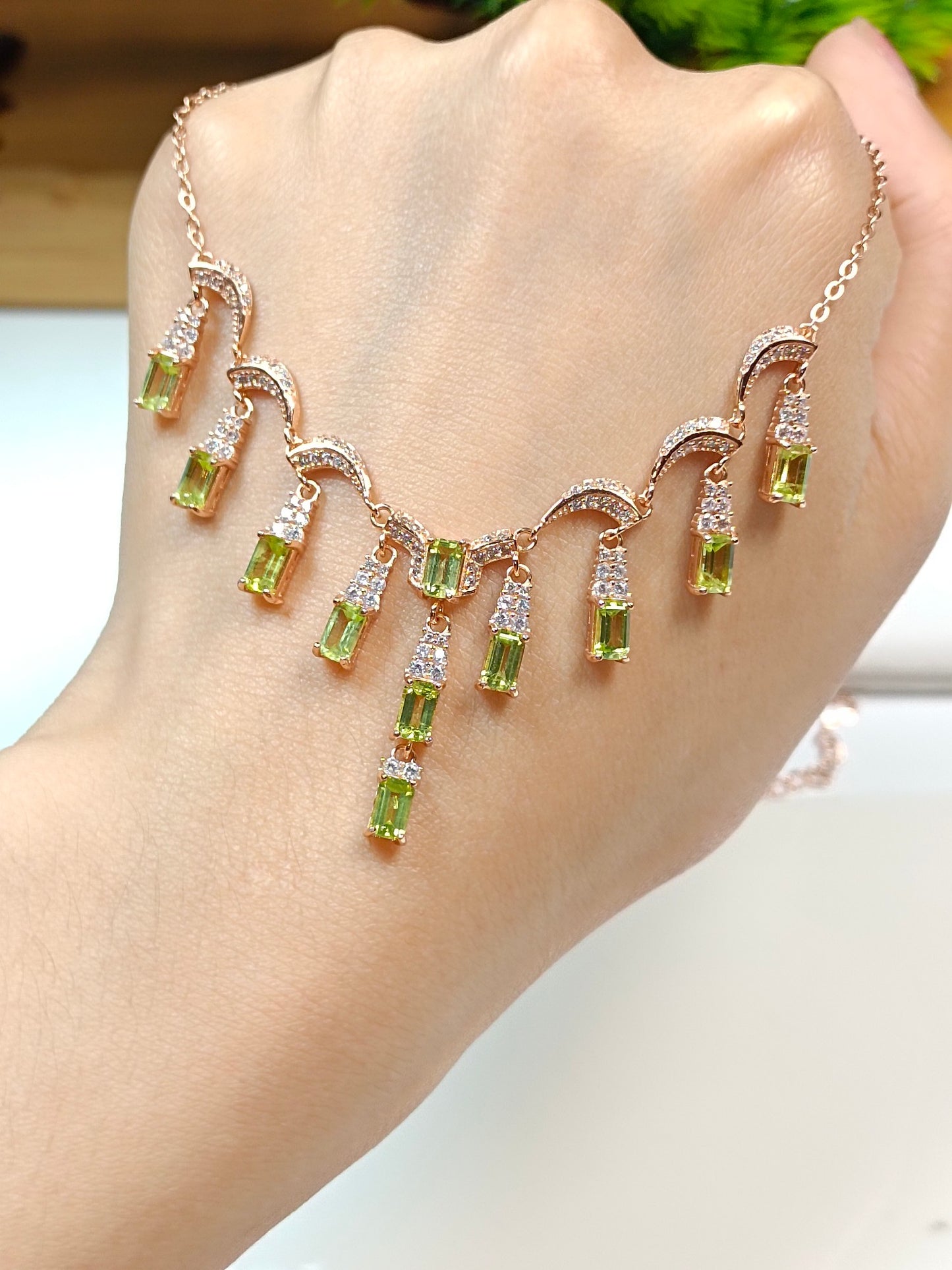 Elegant S925 Silver Embedded Peridot Column Necklace - Fine Jewelry