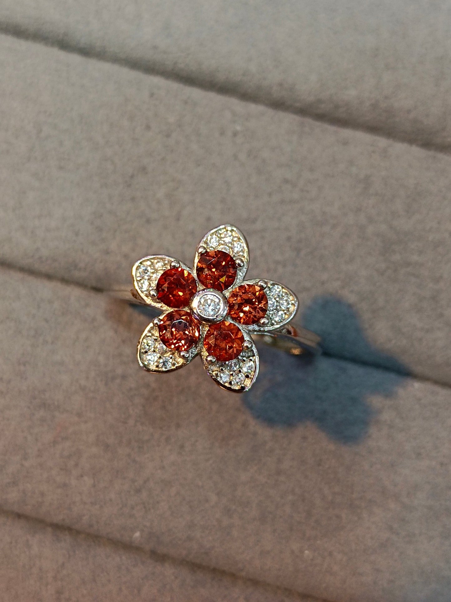 S925 Silver Embedded Garnet "Daisy" Ring - Unique Fashion Jewelry