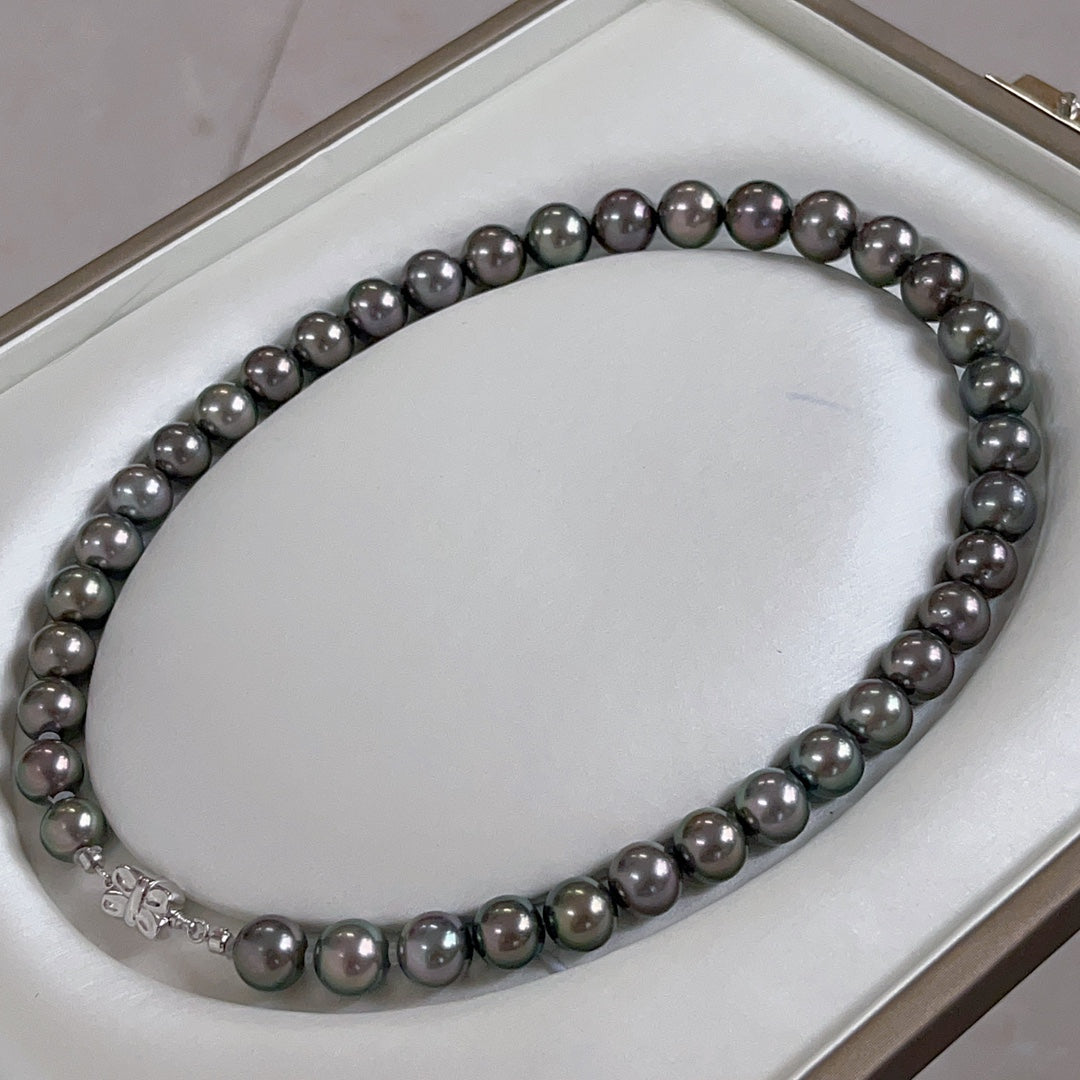 Exquisite Tahiti Black Pearl Necklace - Rare and Elegant Jewelry