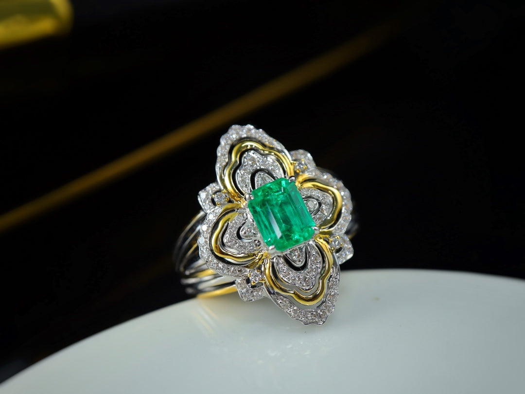 Buccellati-Style Emerald Ring with Lace Diamond Design